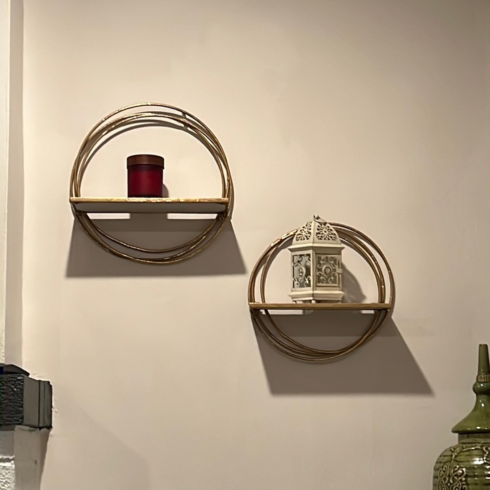 Two circular wall shelves (set of 2)